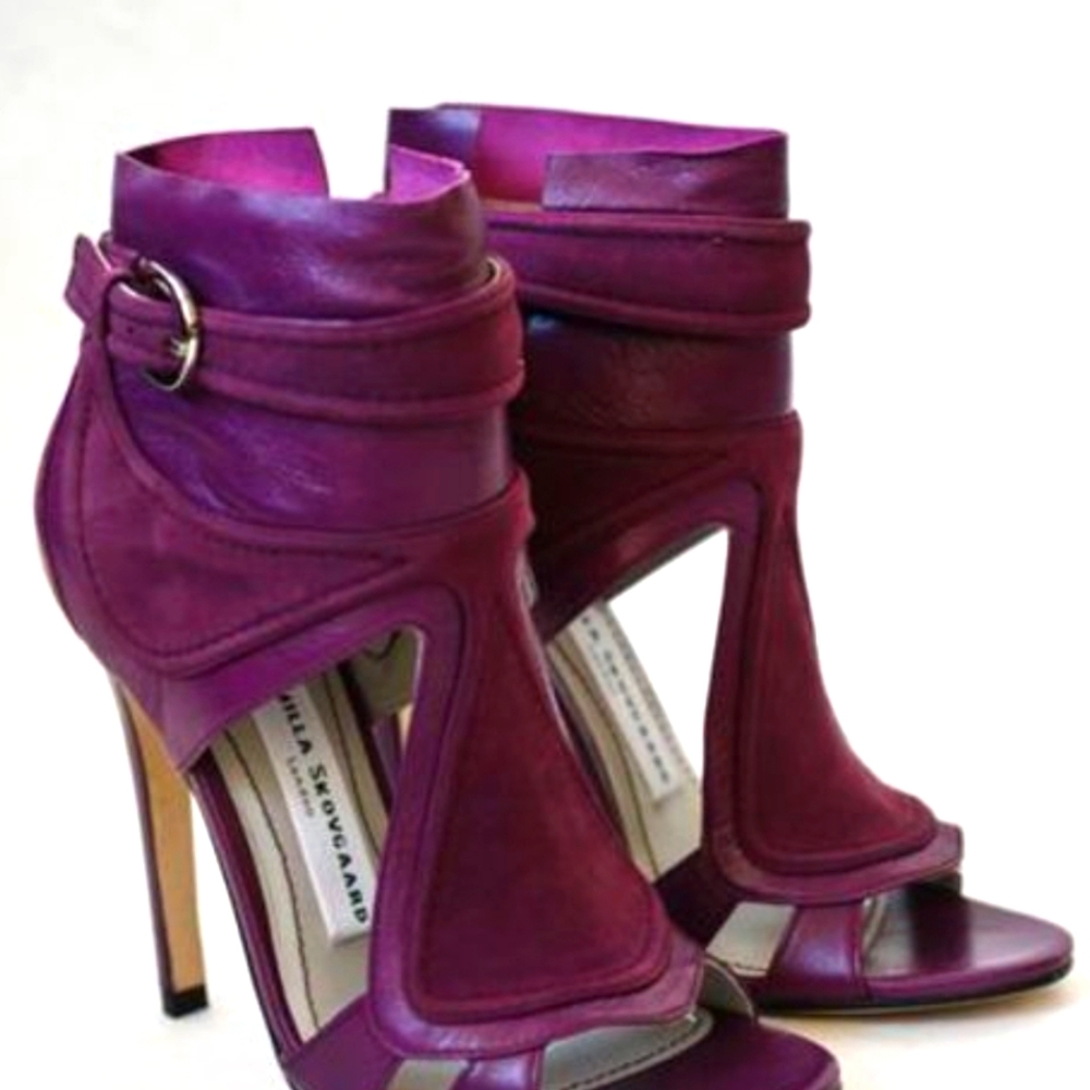 Very RARE Camilla Skovgaard leather and nubuck sandals. Size 6. Purple